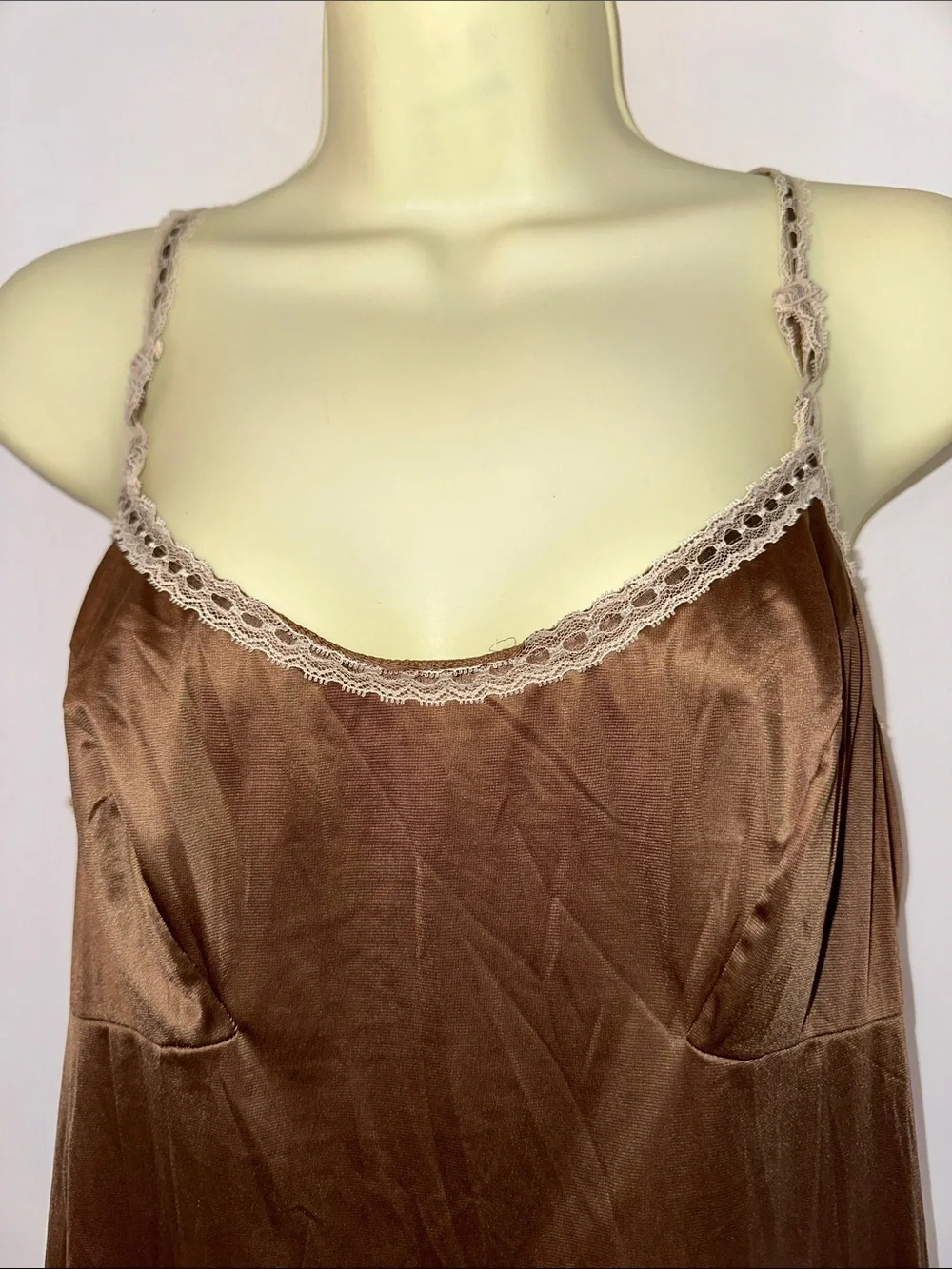 Vintage 60s/70s Vanity Fair Brown Short Nylon Slip with Cream Lace Trim - Picture 2 of 7